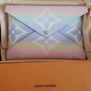 Louis Vuitton Escale Kirigami Large Pochette 6x9Inch Pastel Pink